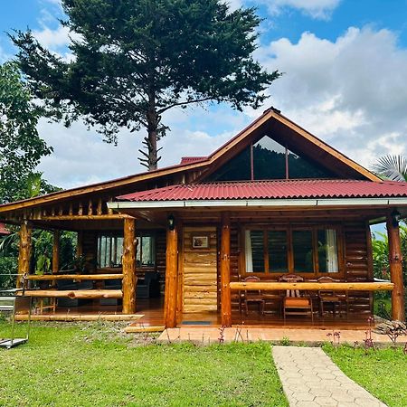 Hassinger Ranch Cabanas Оксапампа Екстериор снимка