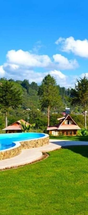 Hassinger Ranch Cabanas Оксапампа Екстериор снимка