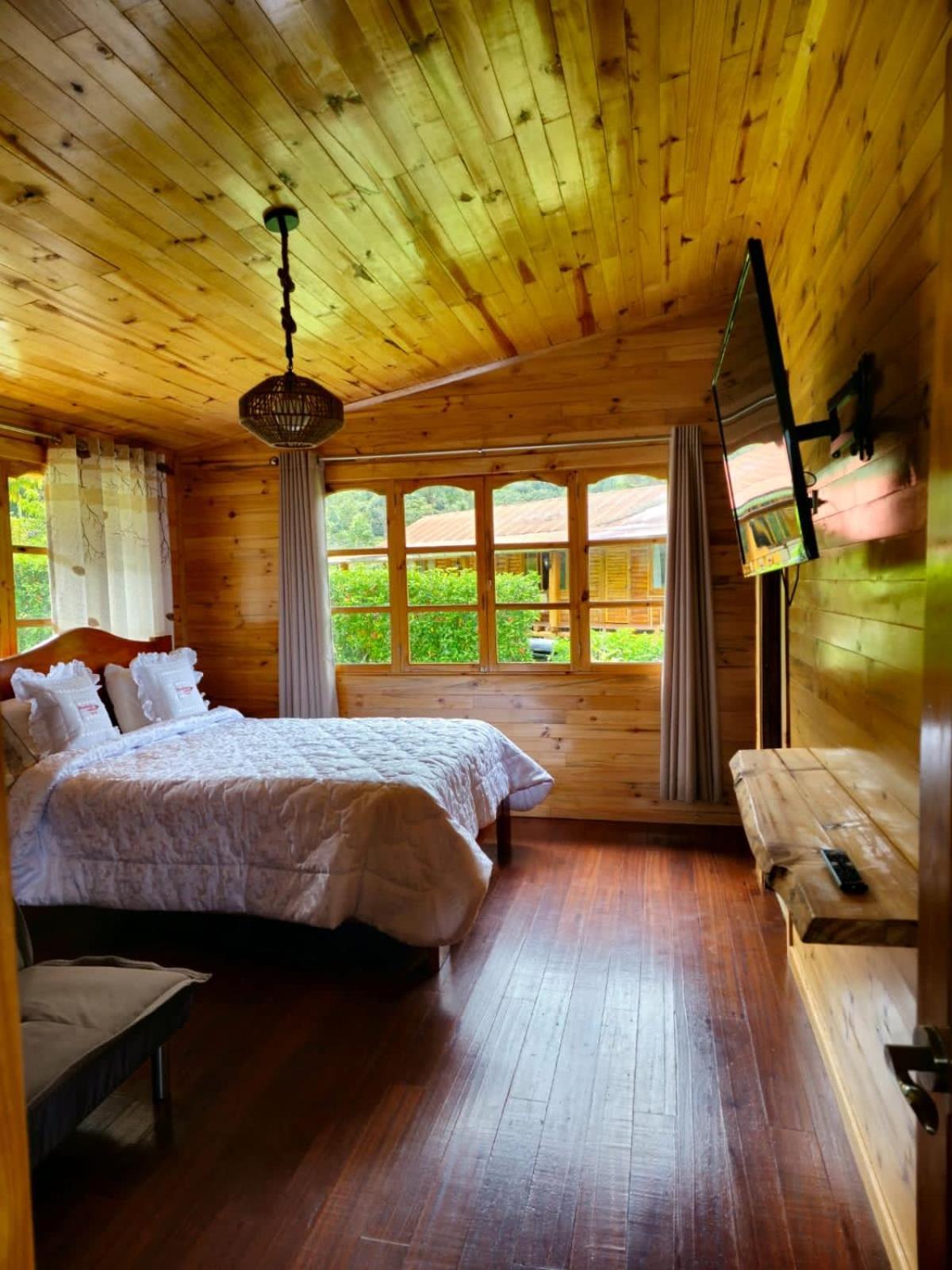 Hassinger Ranch Cabanas Оксапампа Екстериор снимка