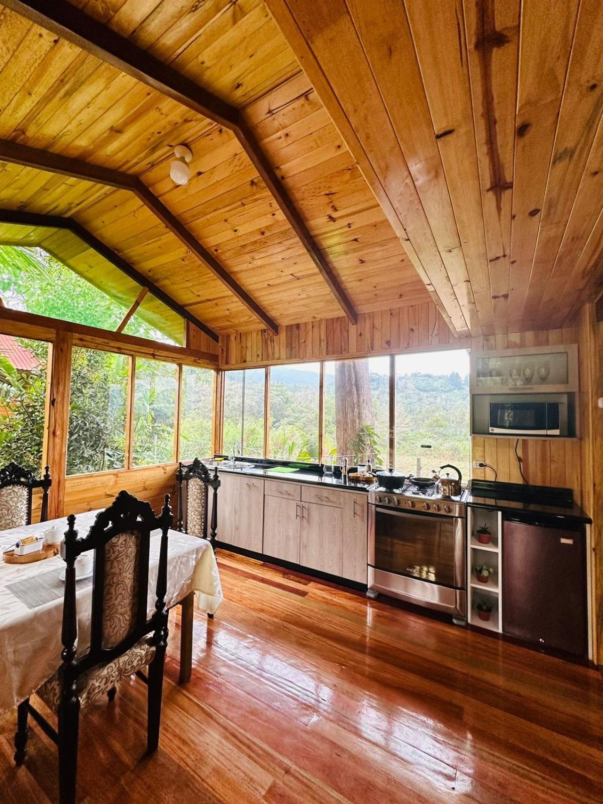 Hassinger Ranch Cabanas Оксапампа Екстериор снимка
