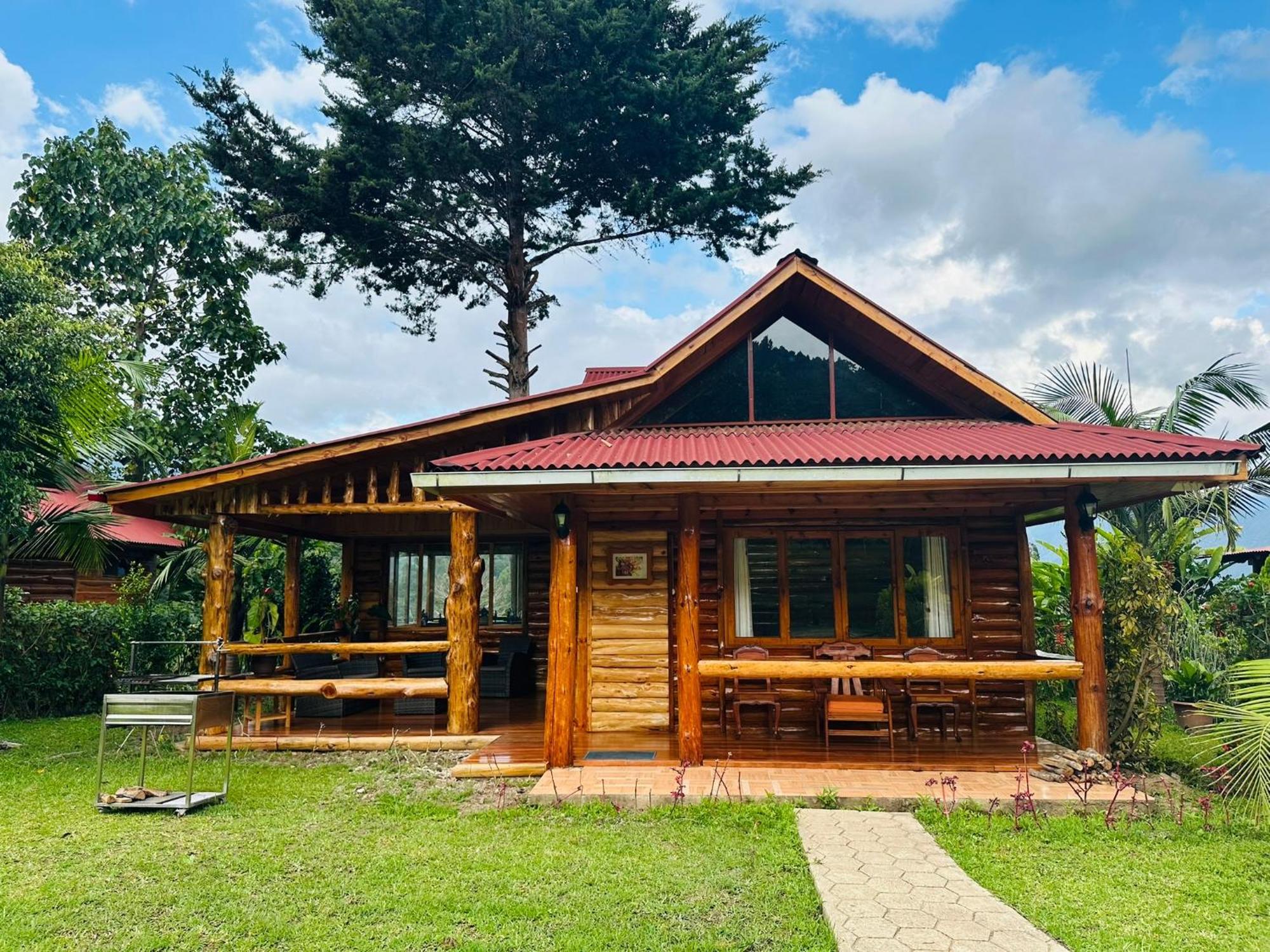 Hassinger Ranch Cabanas Оксапампа Екстериор снимка