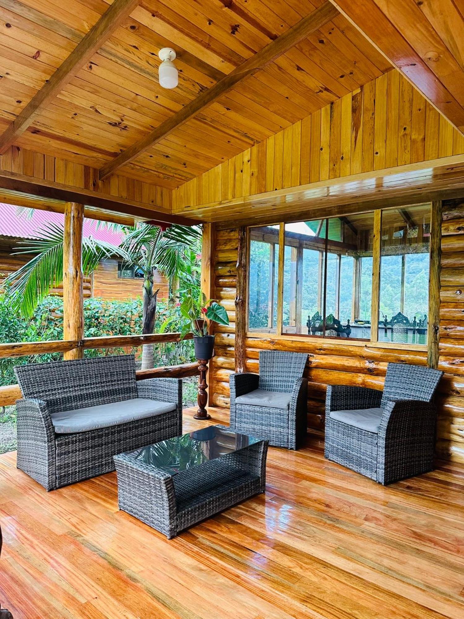 Hassinger Ranch Cabanas Оксапампа Екстериор снимка
