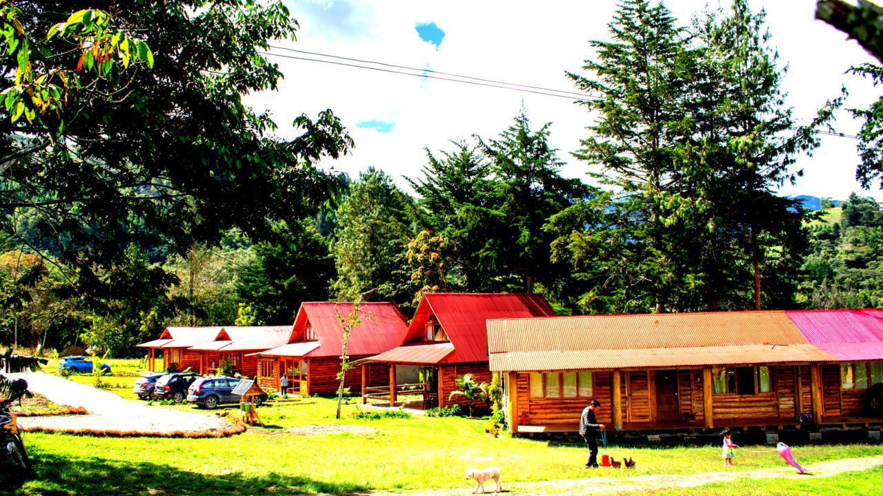 Hassinger Ranch Cabanas Оксапампа Екстериор снимка