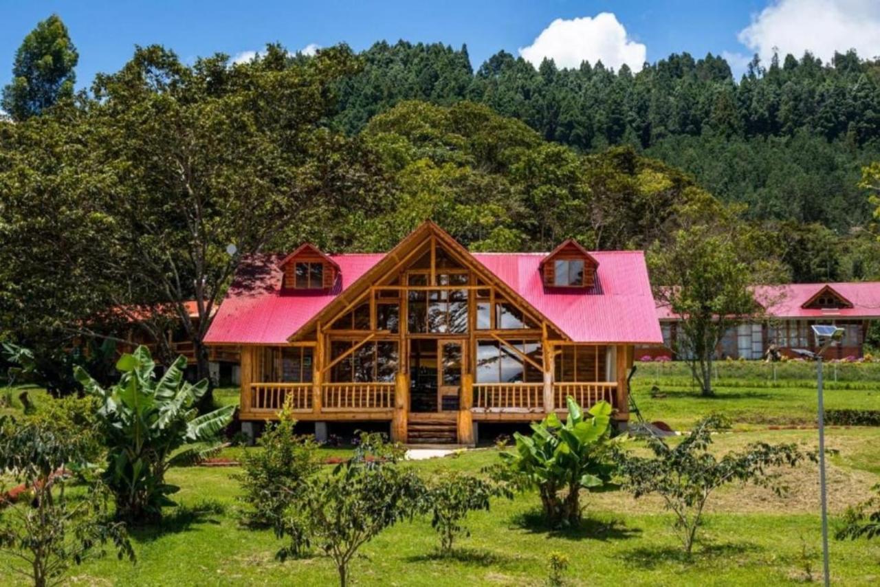 Hassinger Ranch Cabanas Оксапампа Екстериор снимка
